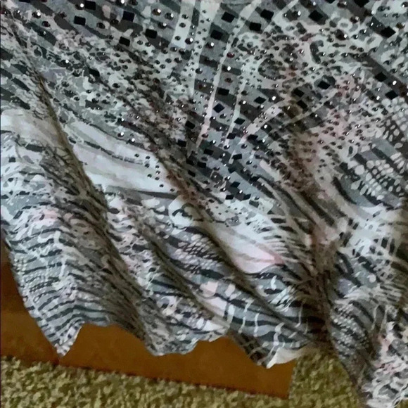 Chicos Womenβs Black & White Pattern Top withLong Sleeves Size 0 - Picture 3 of 6